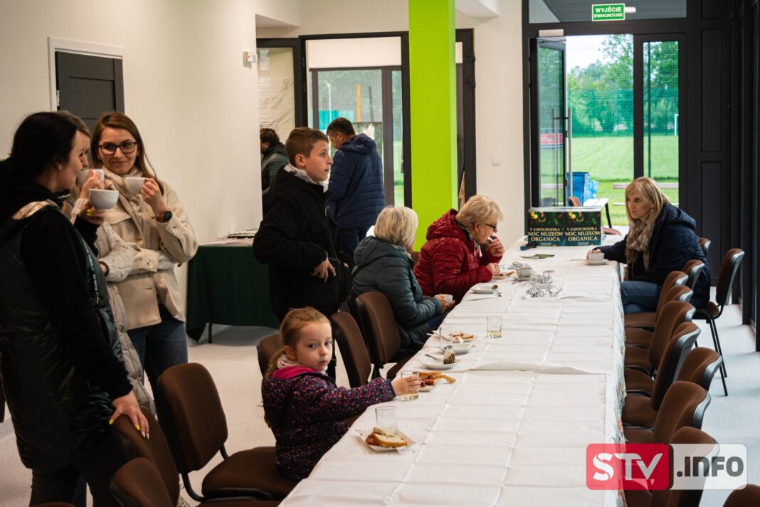 W Zawichoście zwiedzano zabytki ale też grillowano. Hitem przejażdżki meleksem i podziemia kościelne