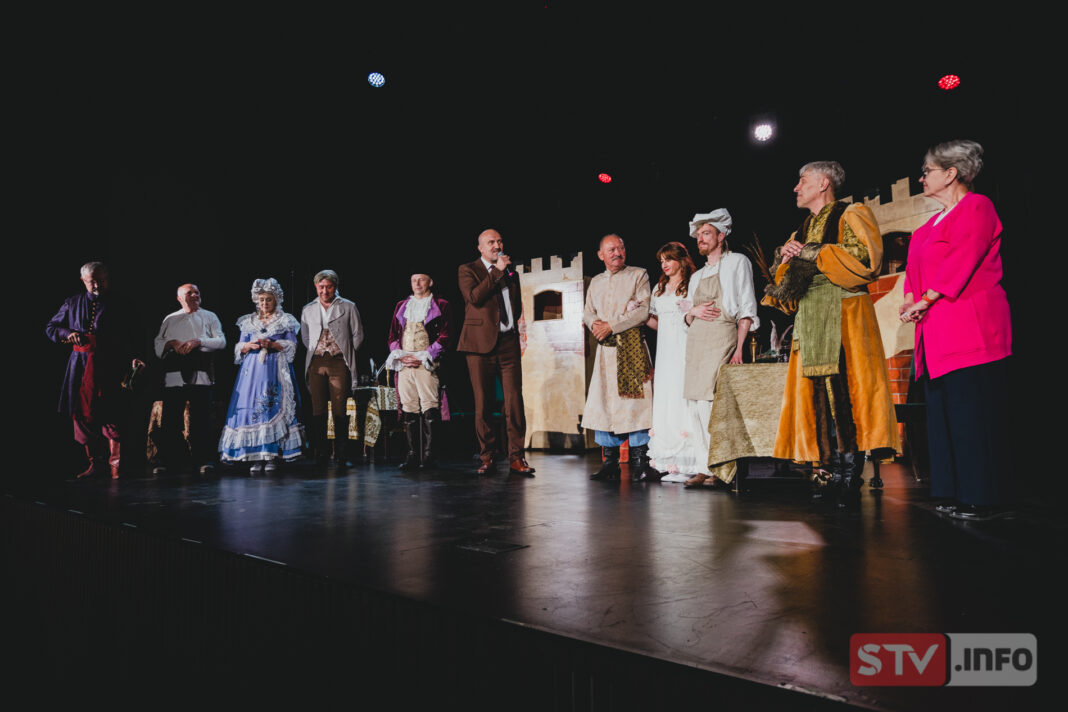 Spektakl „Zemsty” w Domu Katolickim w Sandomierzu. Zbierano na leczenie Amelki Wiatrowskiej