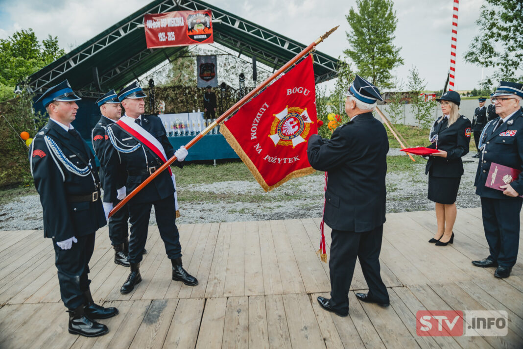 Piękny jubileusz 100-lecia OSP Wierzbka. Nowy sztandar trafił w ręce druhów