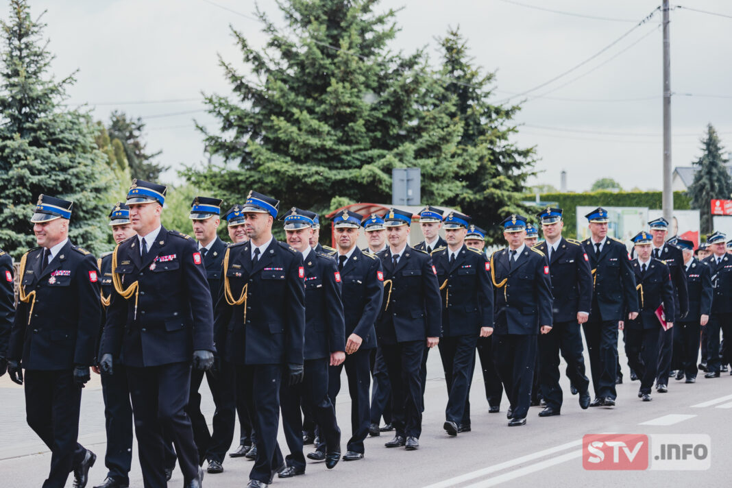 To oni cieszą się największym społecznym zaufaniem. W Sandomierzu strażacy i druhowie świętowali Powiatowy Dzień Strażaka