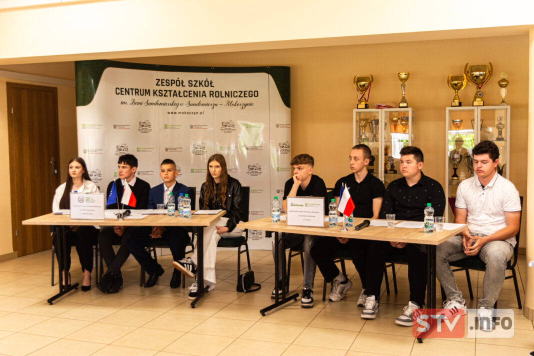 Ciekawa debata w sandomierskim „Rolniku”. Uczniowie debatowali o polityce rolnej i Unii Europejskiej