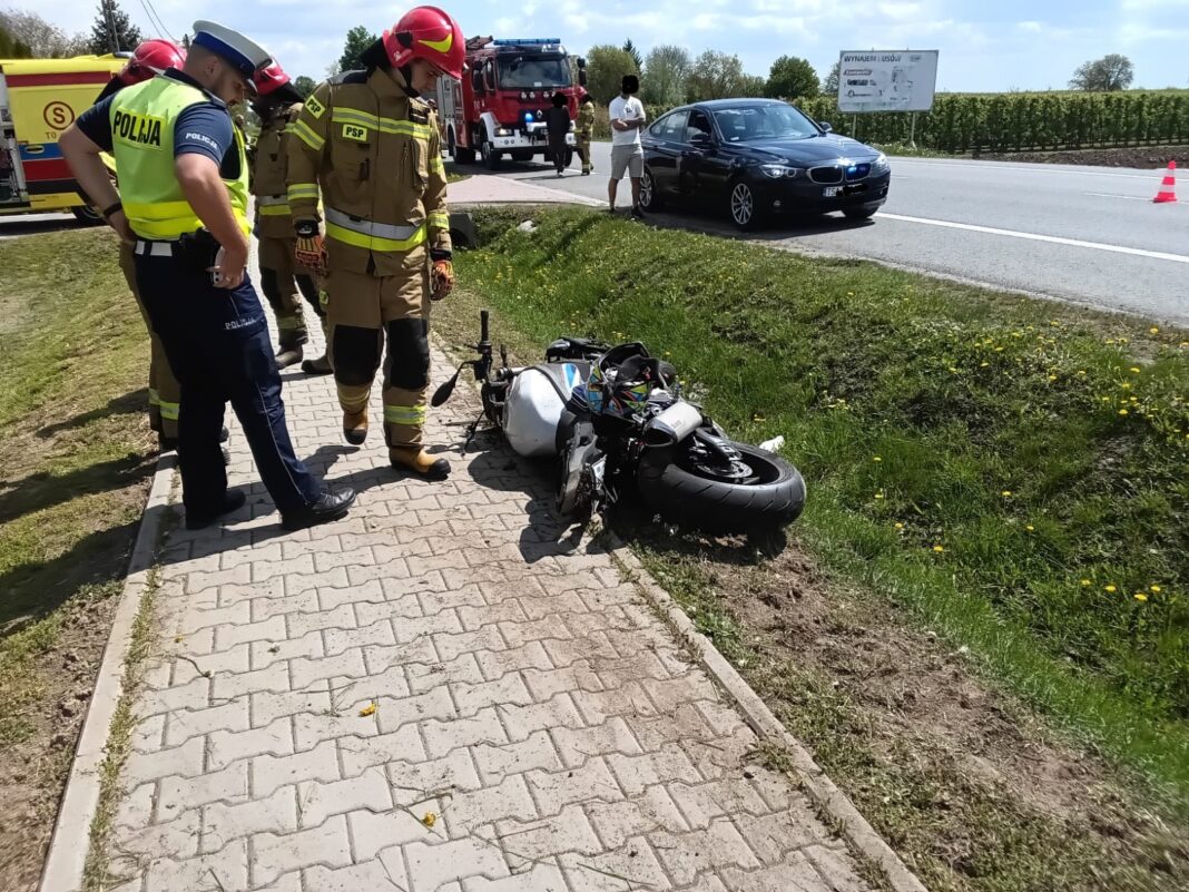 Zderzenie osobówki z motocyklem w Kleczanowie. Jedna osoba poszkodowana