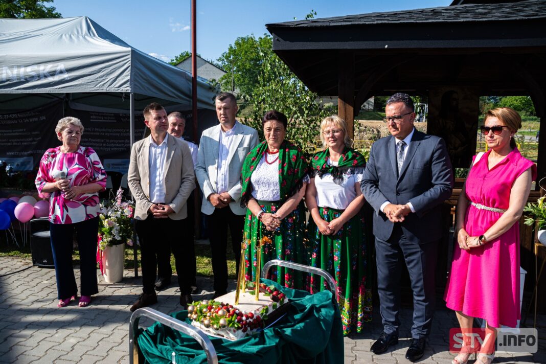 Wyjątkowa sobota w Łopatnie. Świetlica pięknie wyremontowana