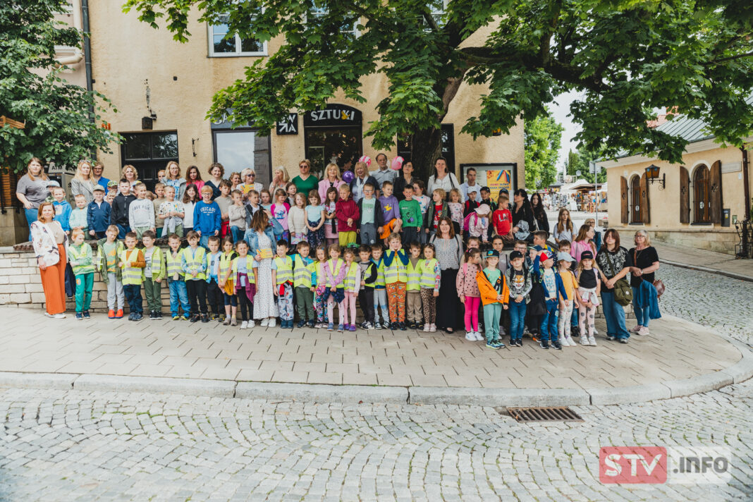 Konkursowe prace w sandomierskim BWA. PSP Zawierzbie z główną nagrodą