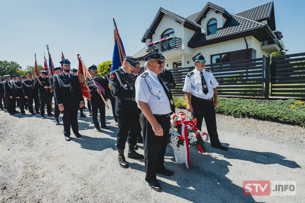 Samorządowcy i strażacy modlili się na wspólnej pielgrzymce w Sulisławicach