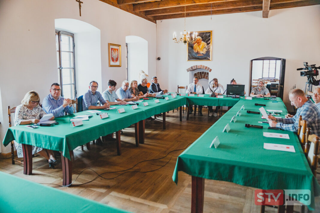Autobusami i pociągami po Czwórmieście. Jednomyślni sandomierscy radni