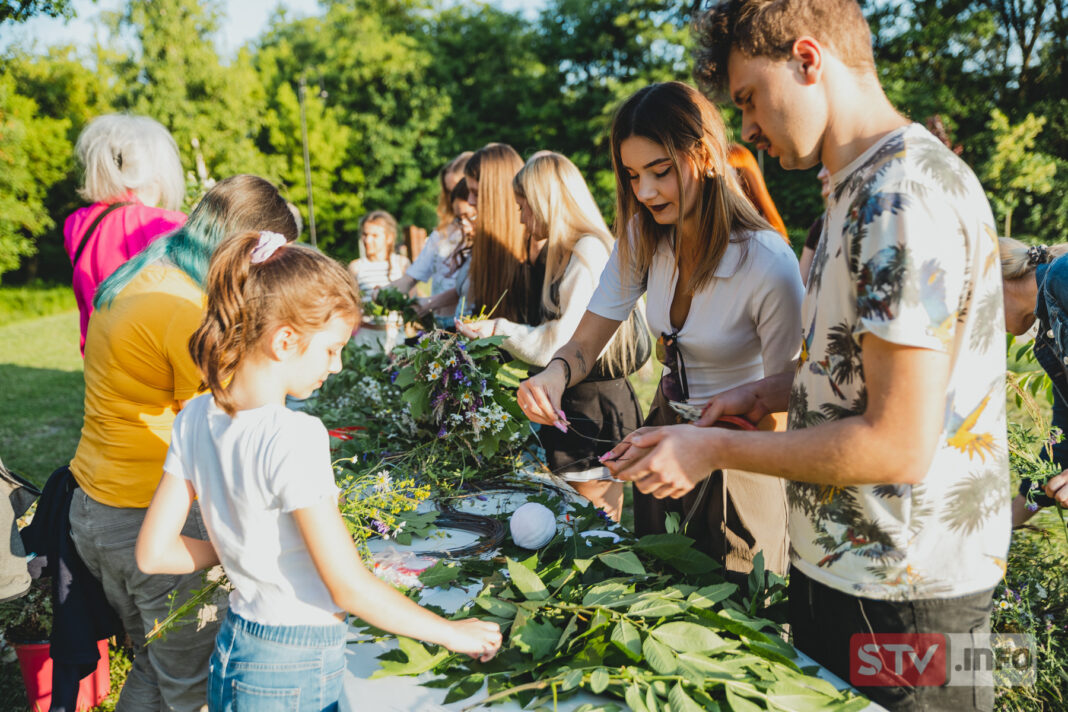 Szydłowska Noc Świętojańska. Wiły wianki i rzucały je do wody