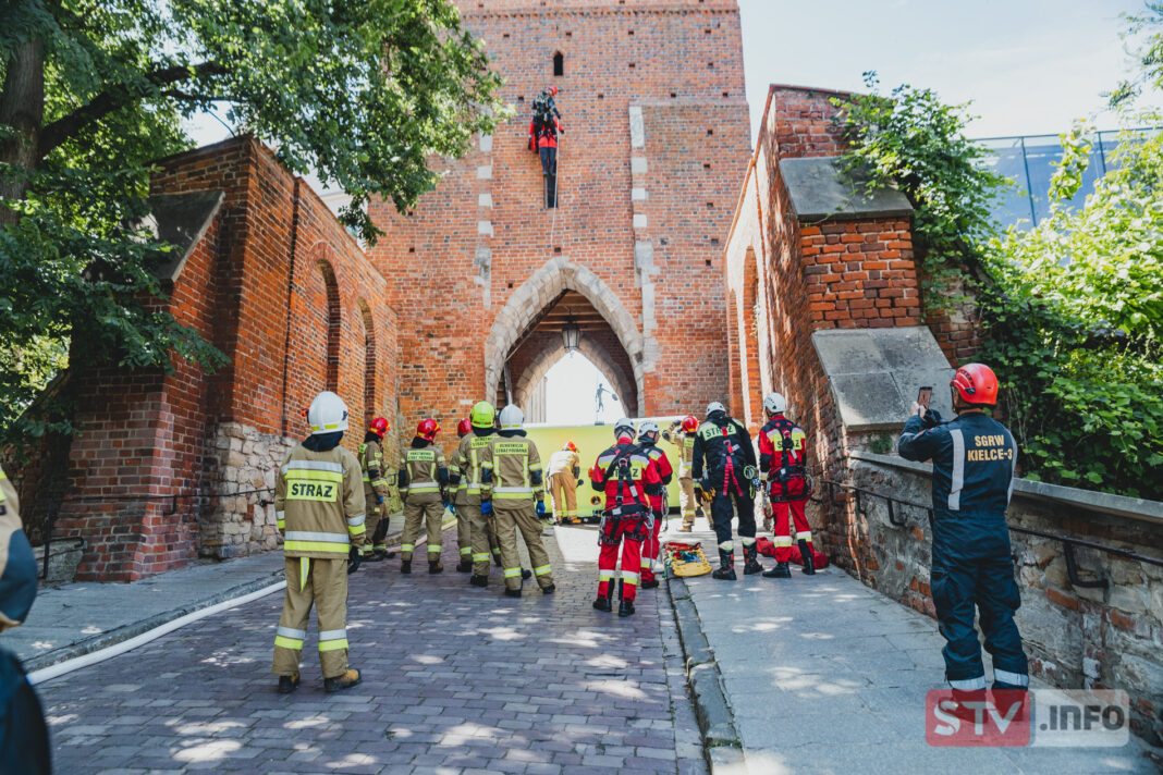 Strzały, pościgi, ewakuacja z Bramy Opatowskiej. Służby ćwiczyły w Sandomierzu