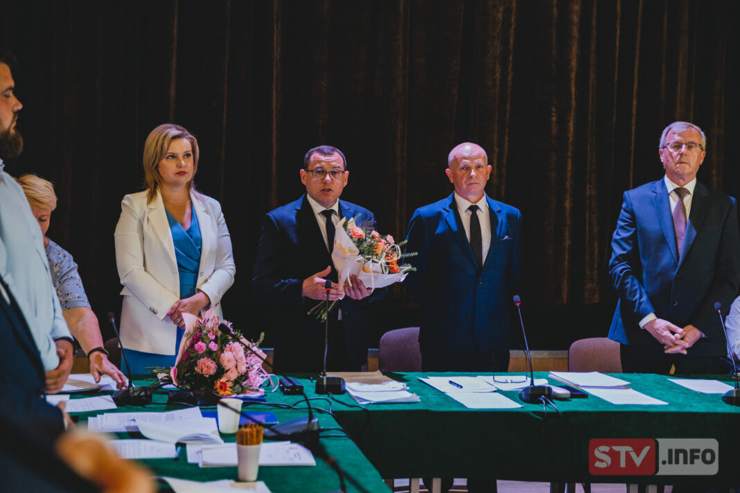 Pełne zaufanie do Marka Goździewskiego. Burmistrz Klimontowa z jednogłośnym absolutorium i wotum zaufania