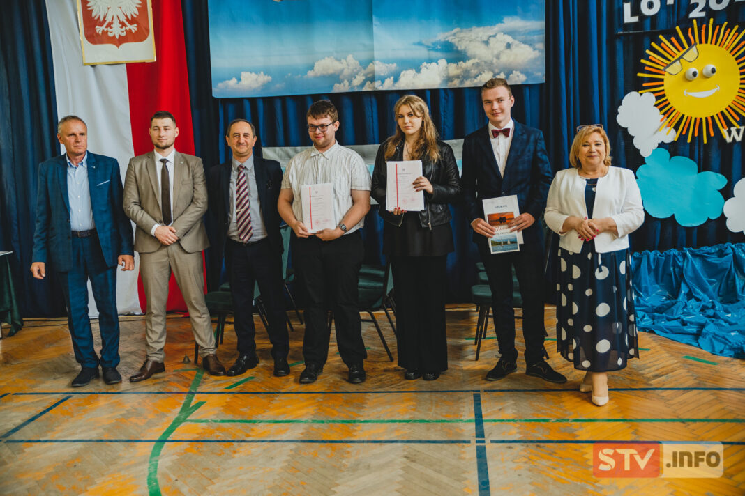 Zakończenie roku szkolnego w sandomierskim „Rolniku”. Czerwone paski na świadectwach i wiele sukcesów