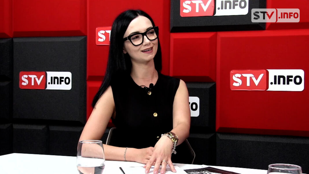 #infoTEMAT. Kinga Kędziora: Wystawa ZBY/WAR to oddanie hołdu wybitnemu artyście