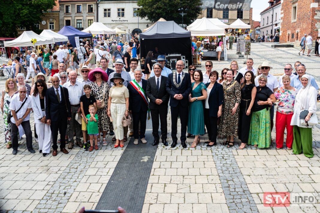 Partnerstwo odnowione. Uroczysta ceremonia na sandomierskiej starówce