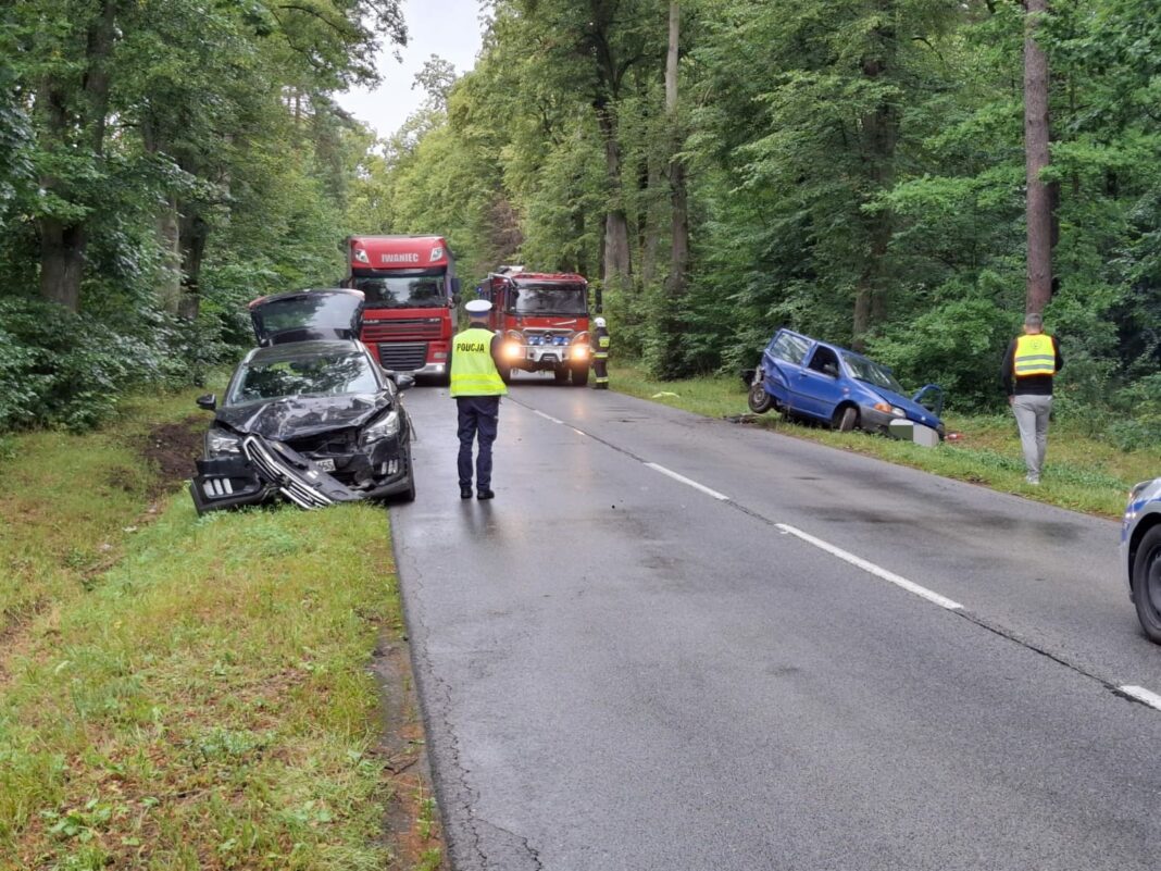 Czernica: Zderzenie osobówek. Dwie kobiety trafiły na lekarskie badania