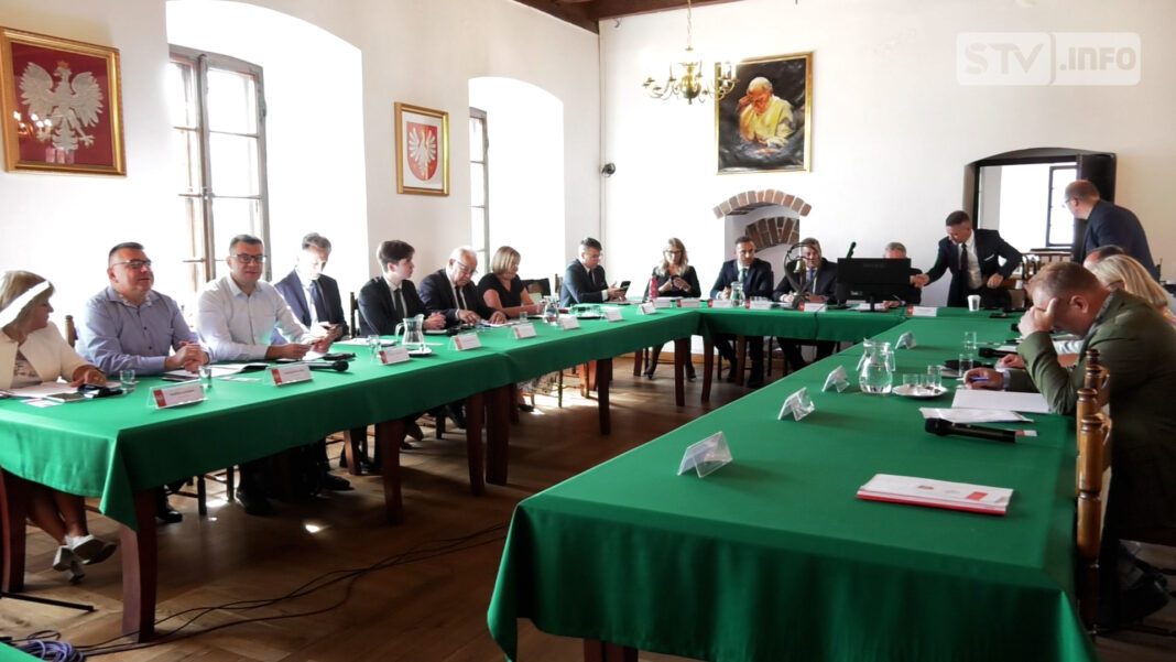 Sandomierscy radni przyjęli regulamin odbioru tekstyliów. Kolejne zadanie scedowane na samorządy