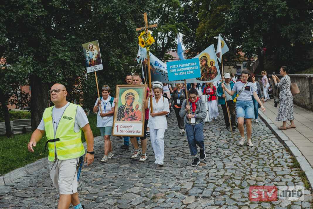 Pielgrzymują na Jasną Górę. Przed nimi dziewięć pięknych dni marszu