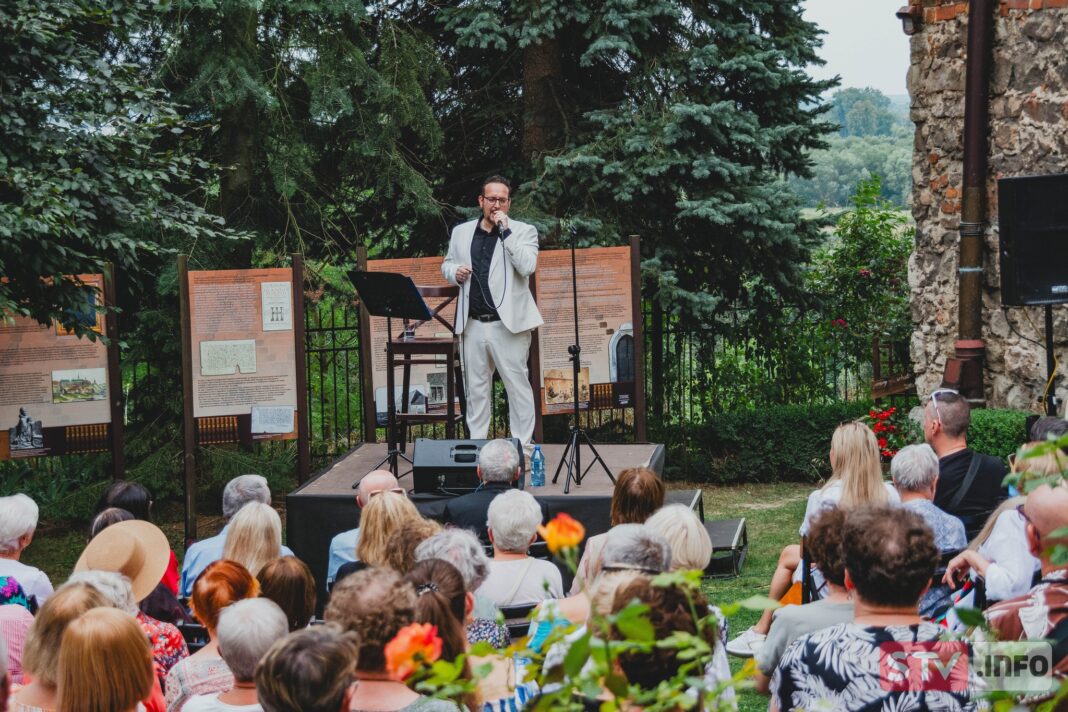 „Rzymskie wakacje” w Sandomierzu. Cudowny koncert w ogrodach Domu Długosza