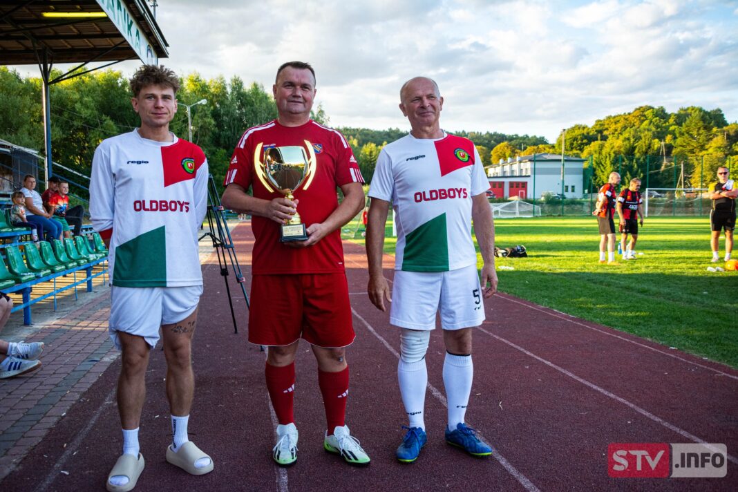 Piłkarskie emocje na klimontowskich „Jackach”. ŁKS Łagów najlepszy