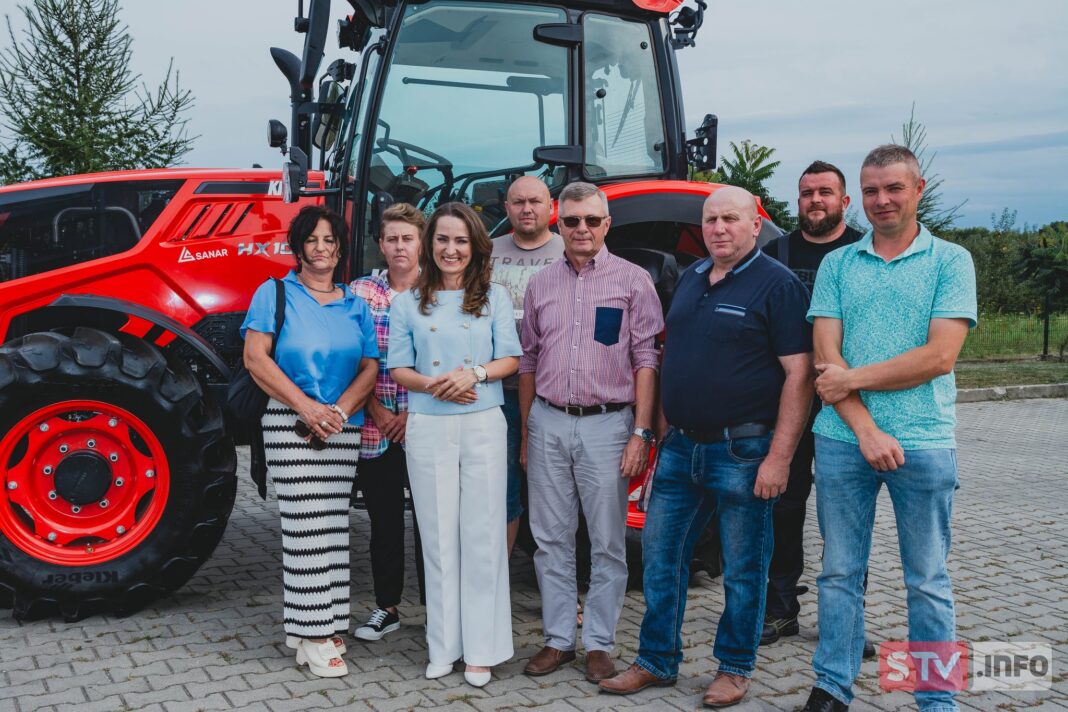 Gmina Łoniów zakupiła traktor. Kasy dorzuciły sołectwa