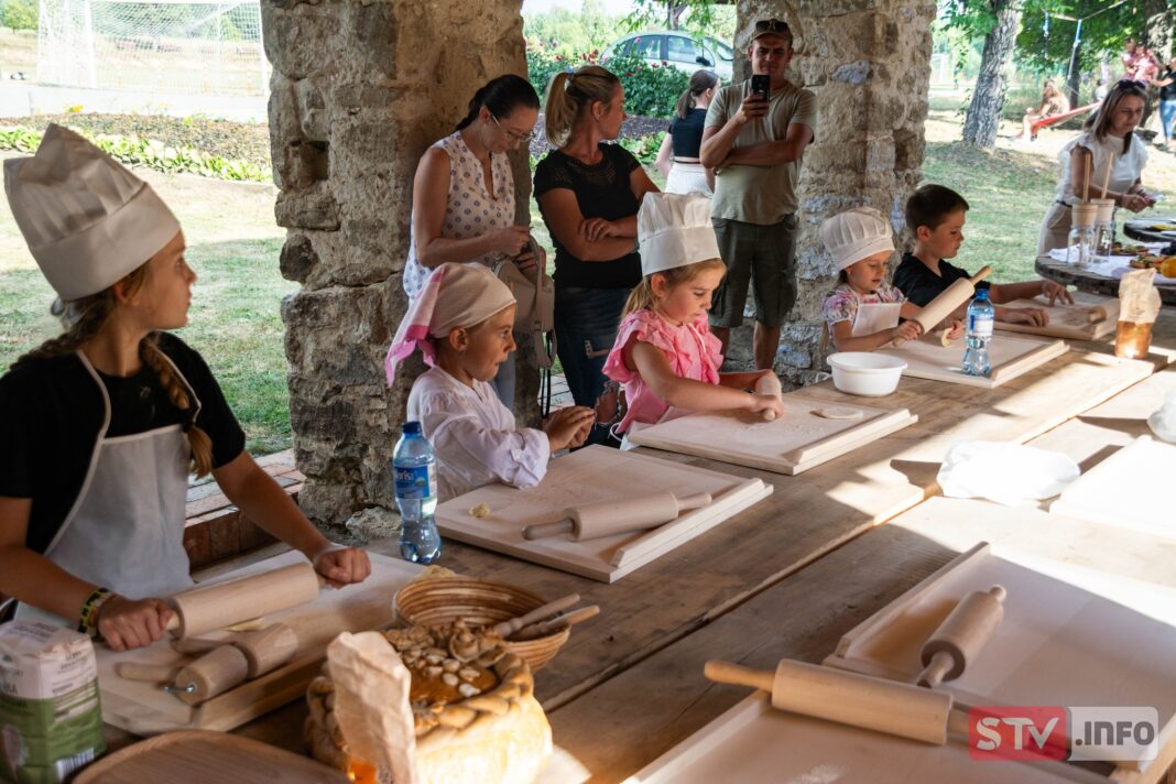 W Wiązownicy piekli chleb. To była zabawa i edukacja