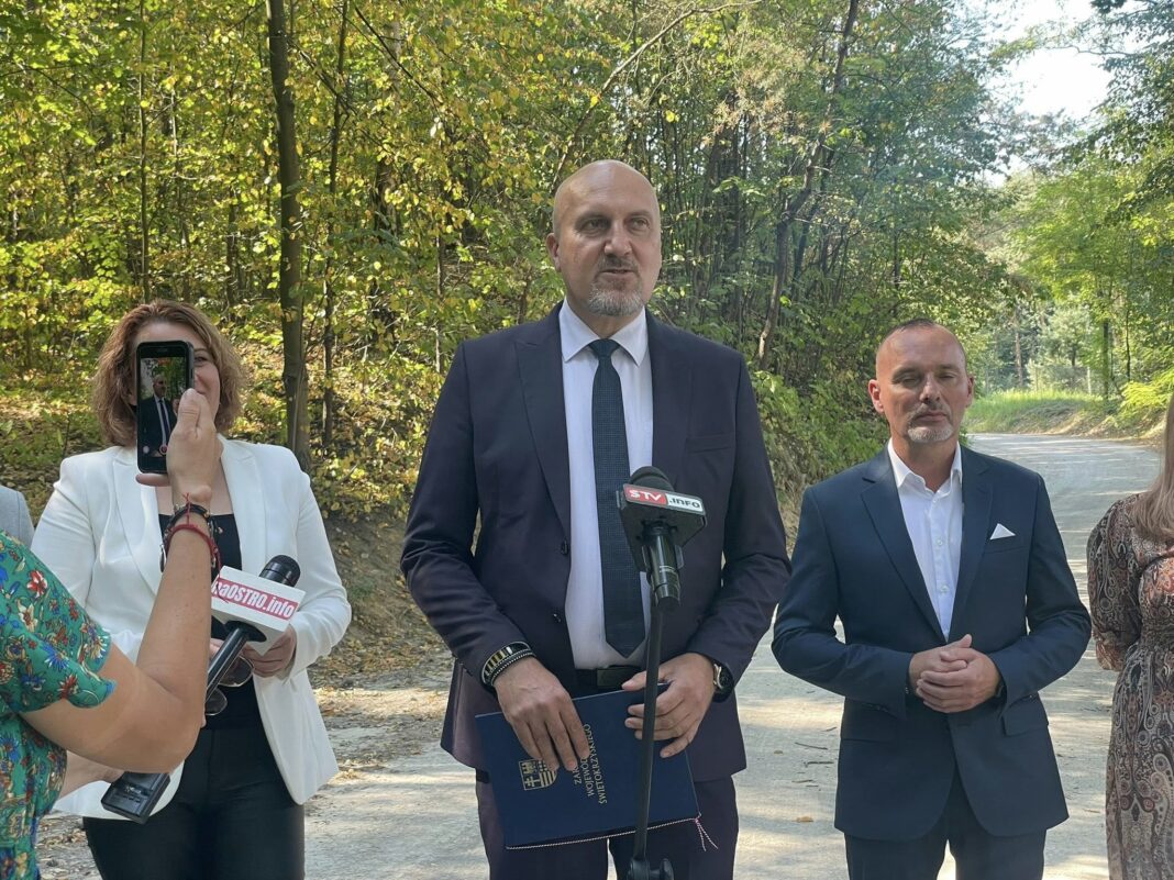 OŻARÓW: 66 000 złotych na modernizację polnej drogi w Nowem. Dotacja od urzędu marszałkowskiego