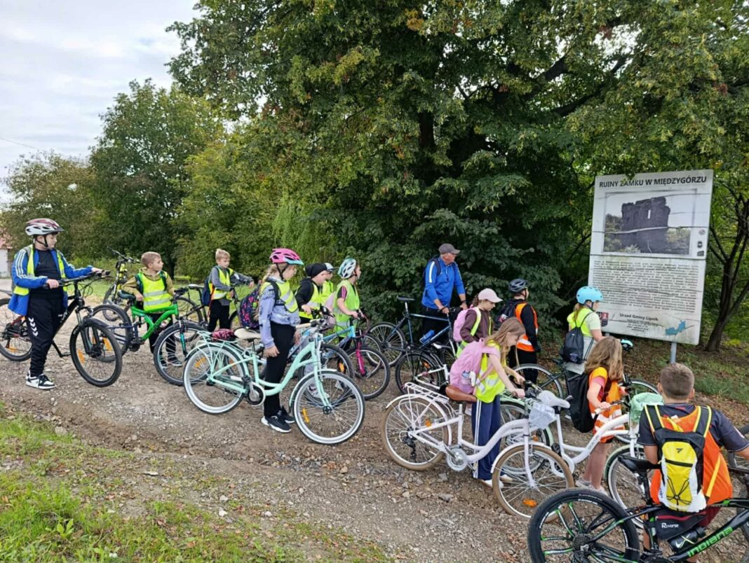 Odblaskowa Szkoła 2025. Dzieci z włostowskiej podstawówki biorą udział w Ogólnopolskim Konkursie o bezpieczeństwie