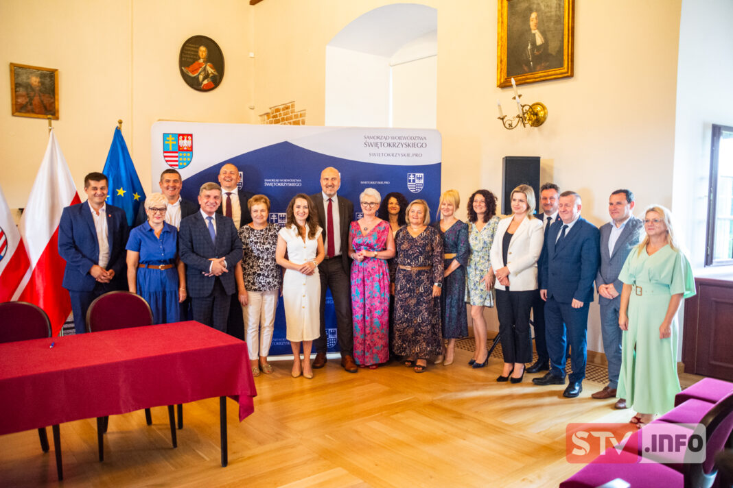 Kasa od marszałka na drogi. Umowy podpisane