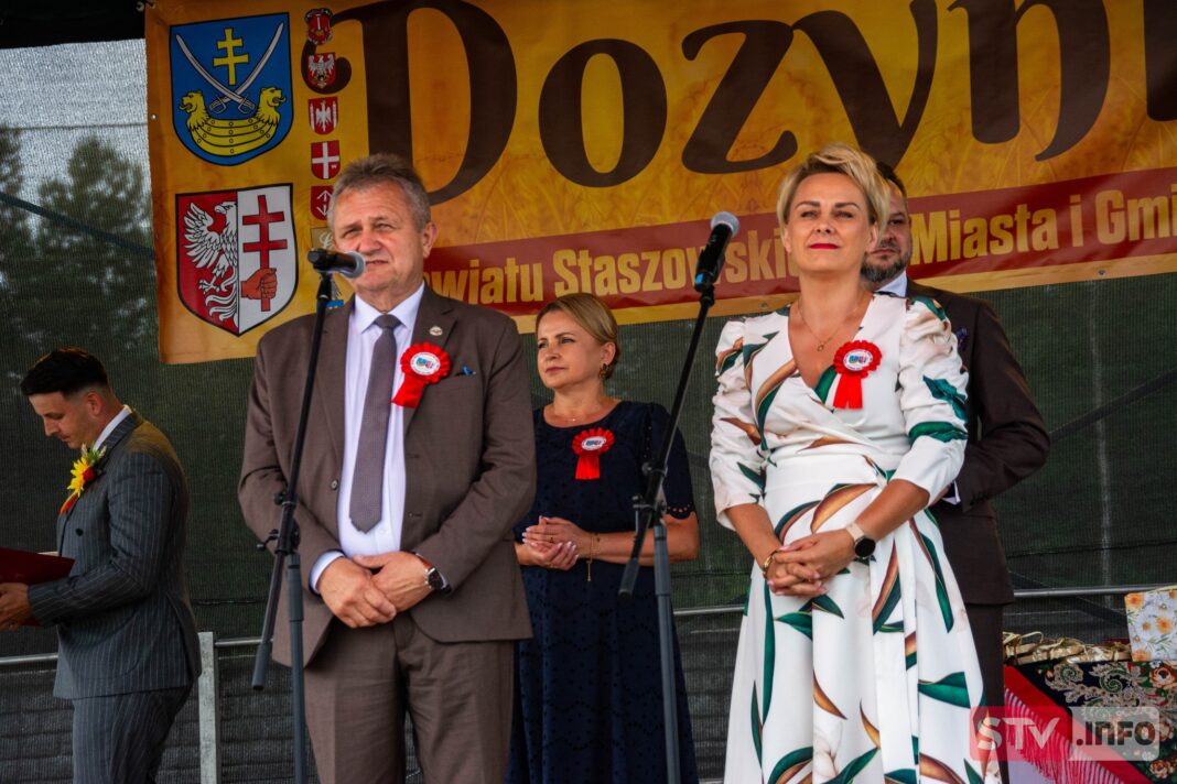 W Osieku dziękowano za plony. Wspólne dożynki powiatu i gminy