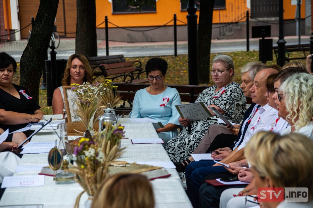 Osiek Kochanowskiego czytał w rynku. To była lekcja literatury i budowanie więzi