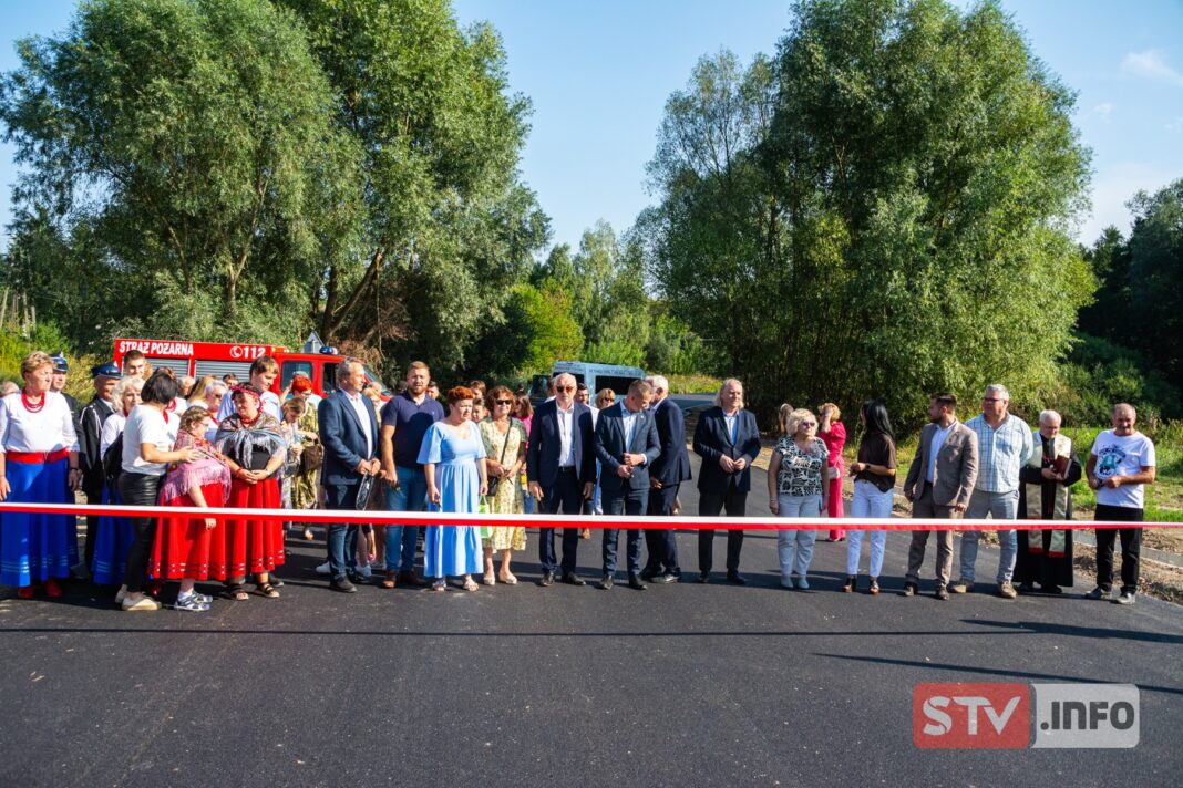 „Trójmiasto” wypiękniało. Uroczyste otwarcie nowych dróg w gminie Samborzec