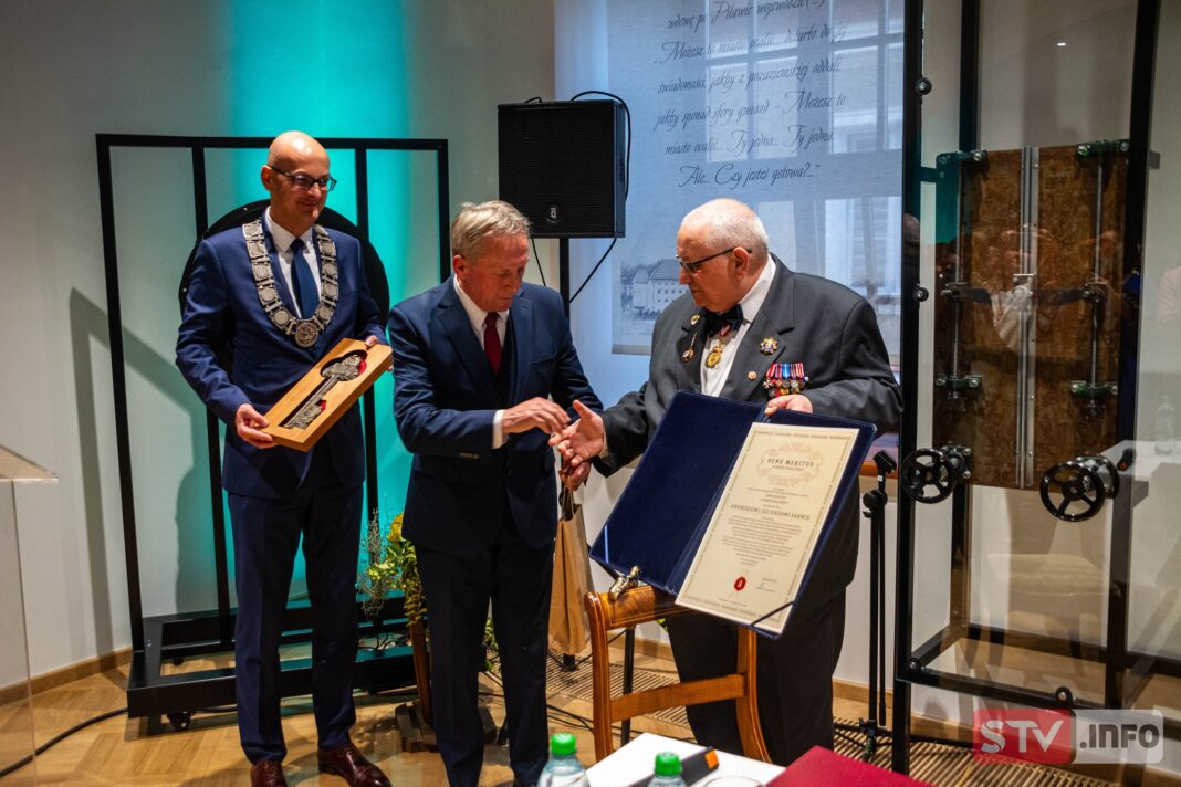 50 lat pracy twórczej Andrzeja Sarwy. W nagrodę Bene Meritus i klucz do bram Sandomierza