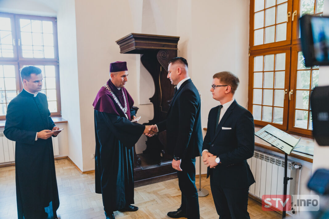 „Gaudeamus igitur” wybrzmiał w sandomierskim WSD. Uroczysta inauguracja roku akademickiego