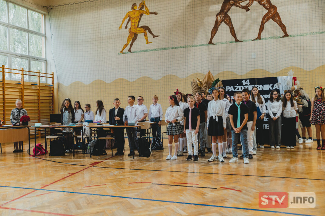 Nauczyciele świętowali w Iwaniskach. Życzenia od burmistrza i uczniów