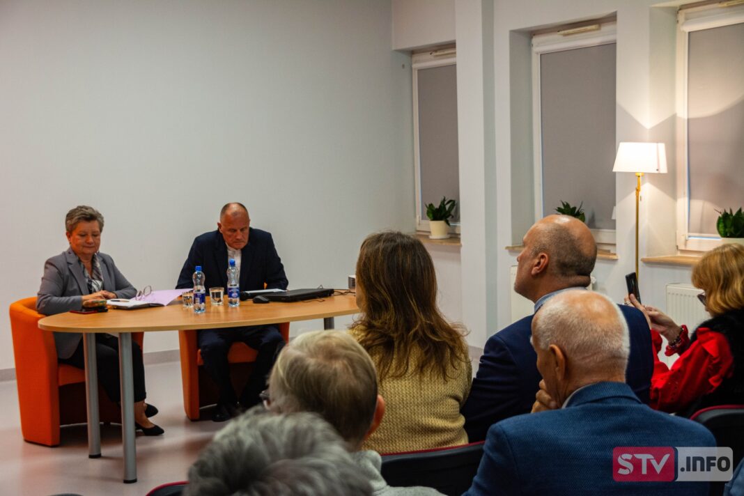 Autorskie spotkanie w sandomierskiej bibliotece. Ksiądz Dębiński o „O niebo lepiej”