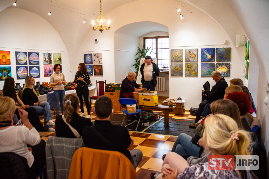 „Ceramika z duszą”. Warsztaty i wystawa podsumowaniem projektu o Kazimierzu Radulskim