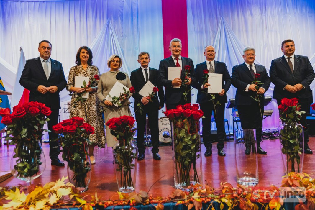 Dzień Edukacji Narodowej w Staszowie. Medale i nagrody dla belfrów