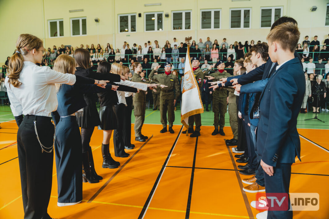 Ślubowanie kadetów staszowskiej mundurówki. Swoją przyszłość wiążą ze służbą
