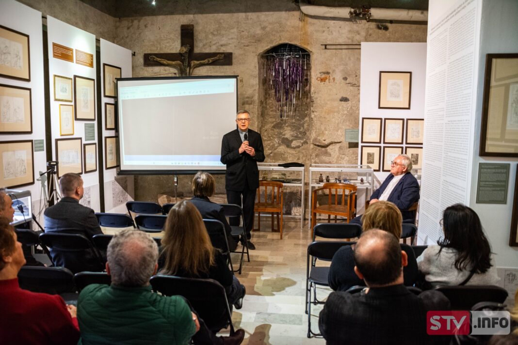 Ostatni akord wystawy „Śladem włoskim, czyli pamiątki z podróży do Italii”. Spotkanie z autorem bestselerów