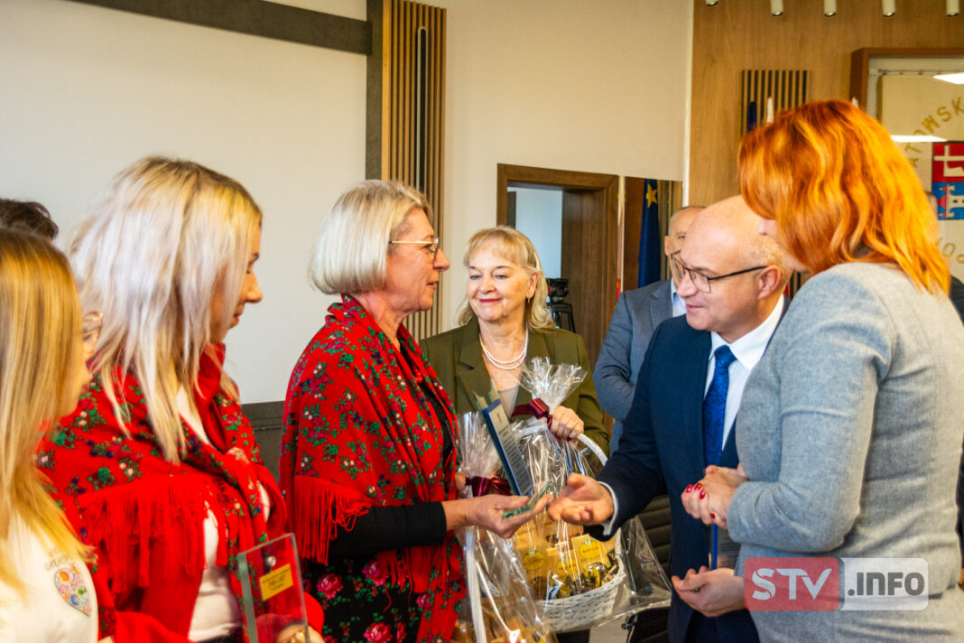 Grawertony i pyszności od opatowskiego starosty. KGW Kaczyce i Sadłowice nagrodzone