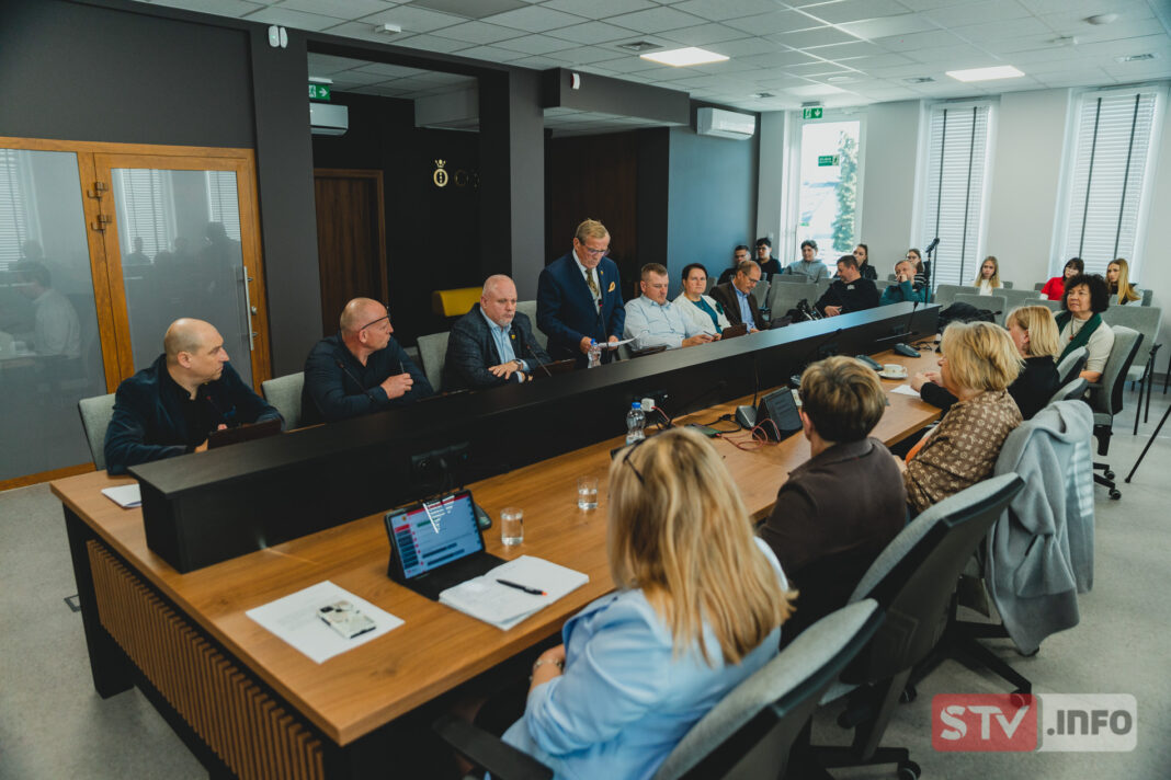 Do Ożarowa wraca ustna komunikacja. W zamian pisemna jest petycja radnych do burmistrza