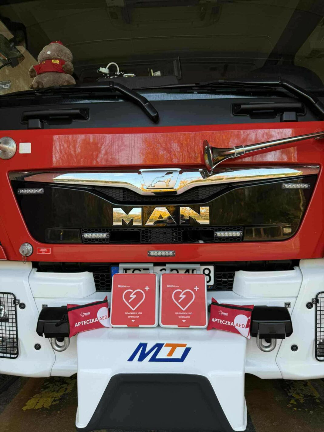 Dwa defibrylatory AED trafiły do OSP w Ruszczy. Pomogą w ratowaniu ludzkiego życia