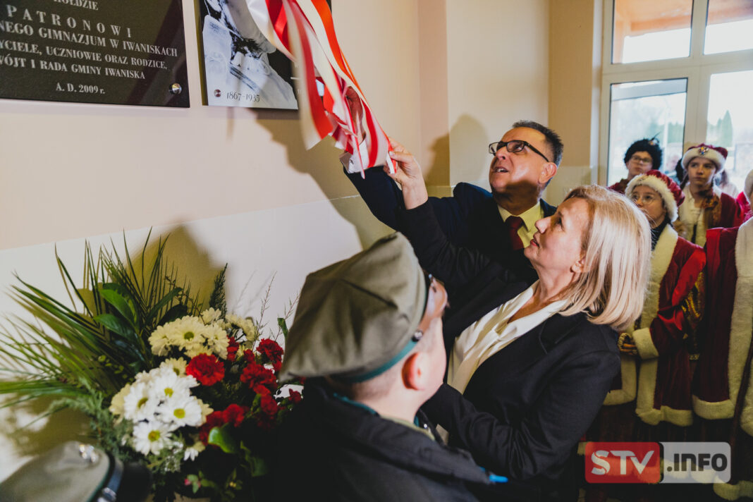 Marszałek Piłsudski patronem PSP w Iwaniskach. Podniosła ceremonia