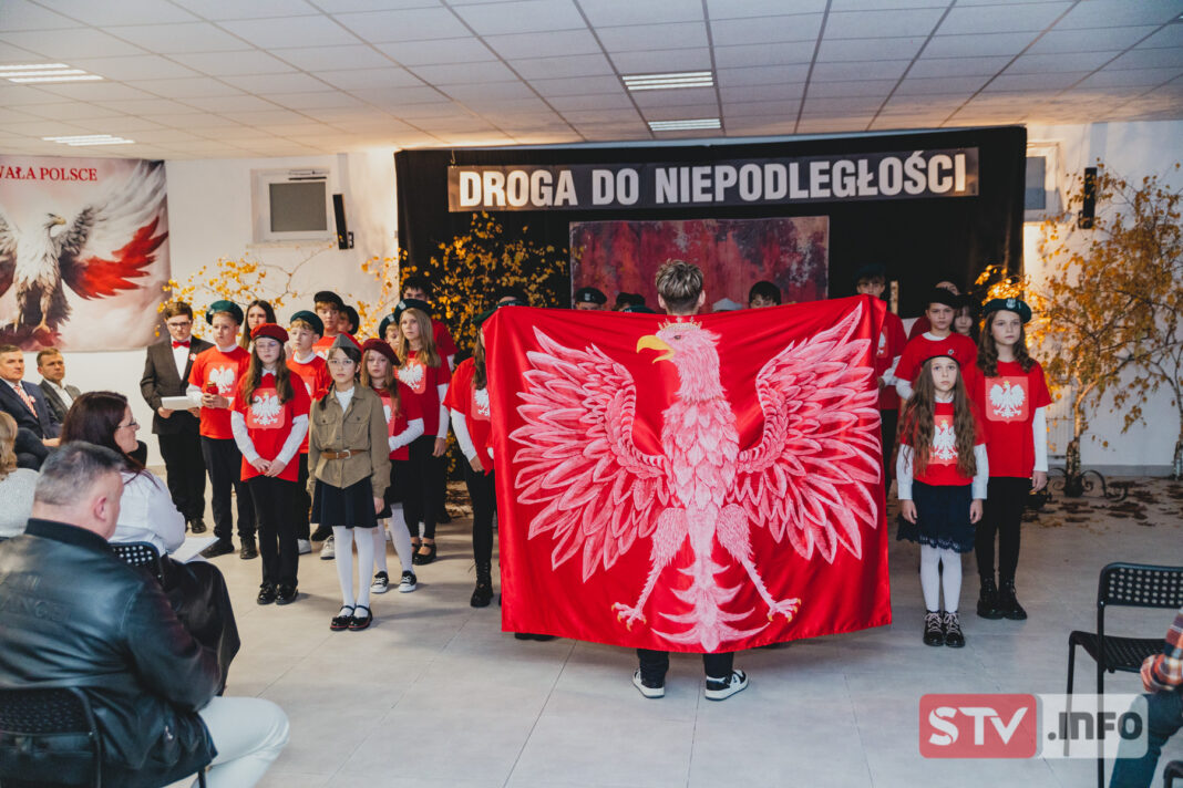 W Obrazowie patriotycznie i efektowanie. Wieczornica w centrum kultury