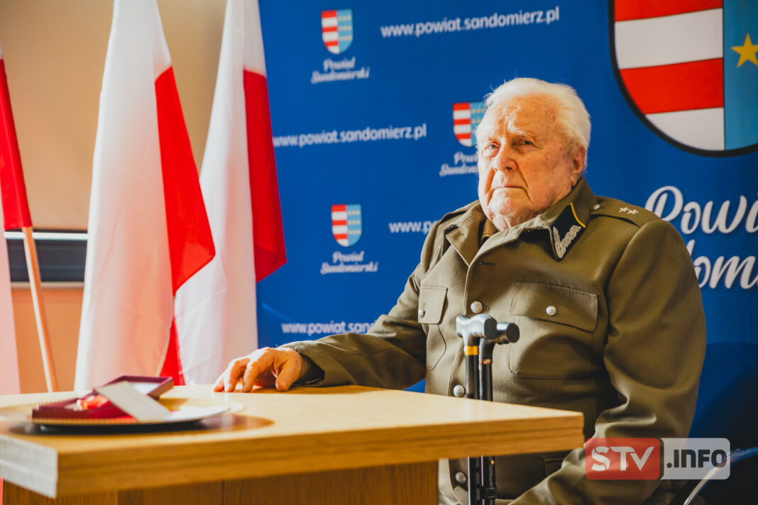 Kazimierz Morgaś odznaczony Krzyżem Kawalerskim Orderu Odrodzenia Polski