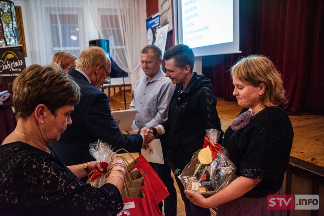 Sandomierscy krwiodawcy nagrodzeni. Były medale, kwiaty, upominki