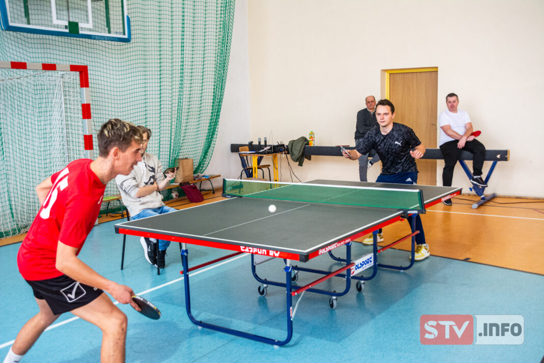 Zacięta rywalizacja w Stodołach. Tenis stołowy też daje emocje