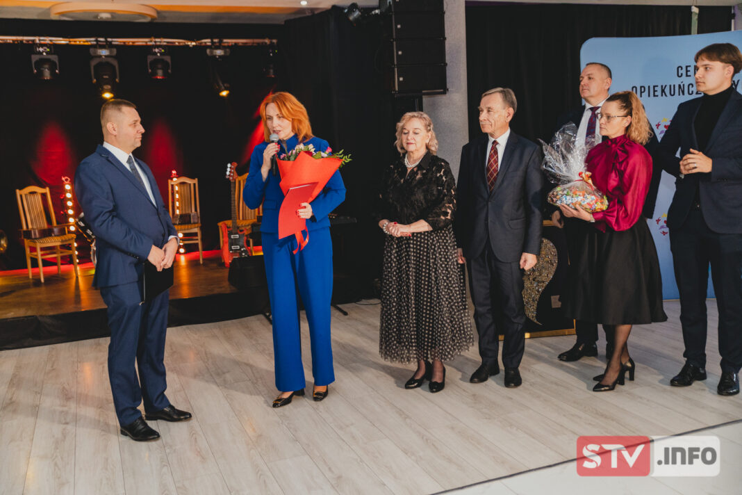 Wychowawcy domów dziecka świętowali. Były podziękowania, życzenia i dobra zabawa