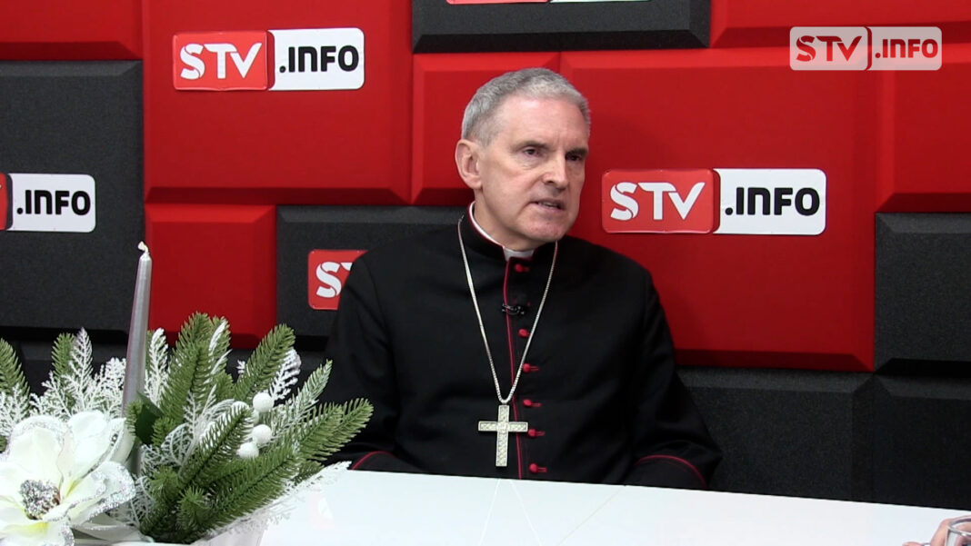#infoTEMAT. bp Krzysztof Nitkiewicz: Starajmy się dotrzeć do samotnych. Człowiek potrzebuje człowieka