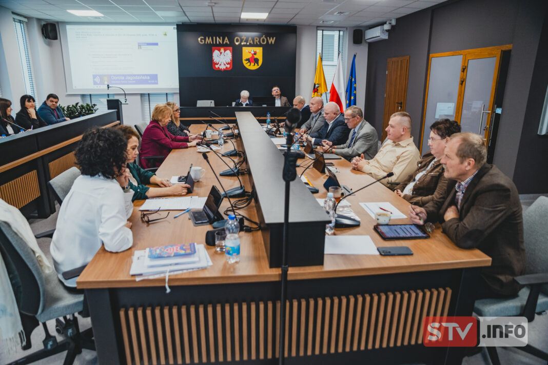 Burmistrzowie Ożarowa pod ostrzałem. Skargi uznane za zasadne