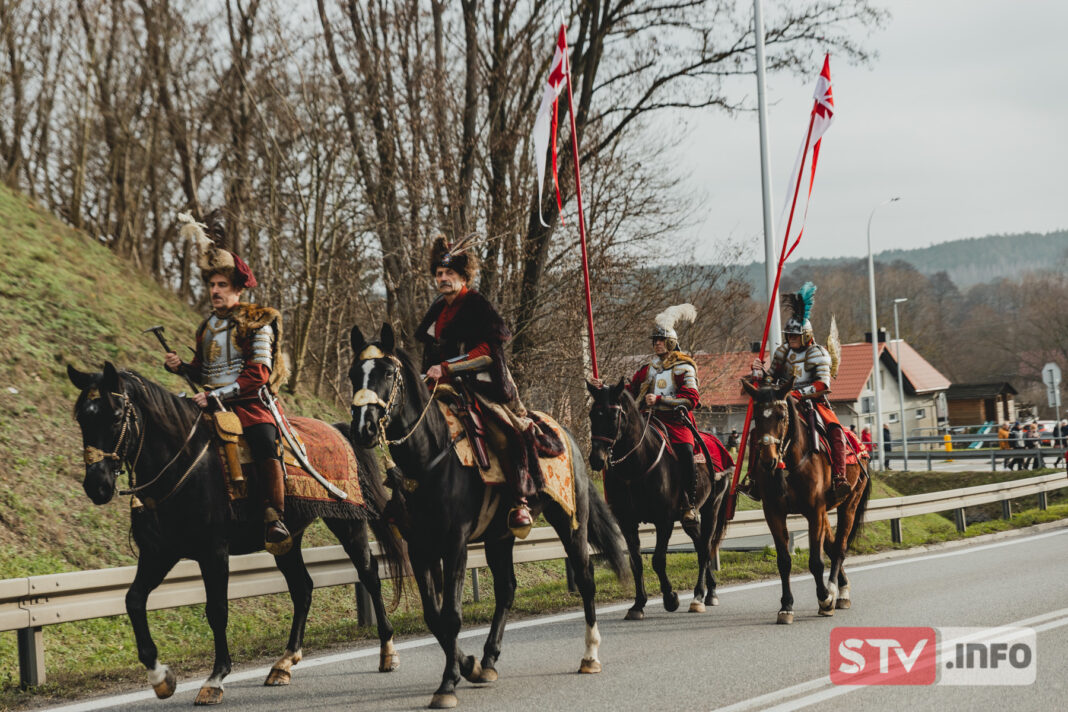 Tarłów zanurzył się w historii. Wielkie dwudniowe widowisko od Husarii po Redutę Tarłowską