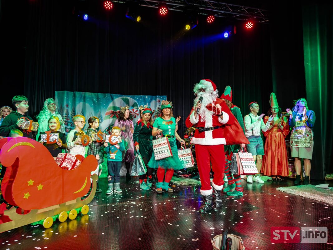 Magiczne „Ratujmy Święta” w Klimontowie. Wyjątkowy spektakl porwał najmłodszych